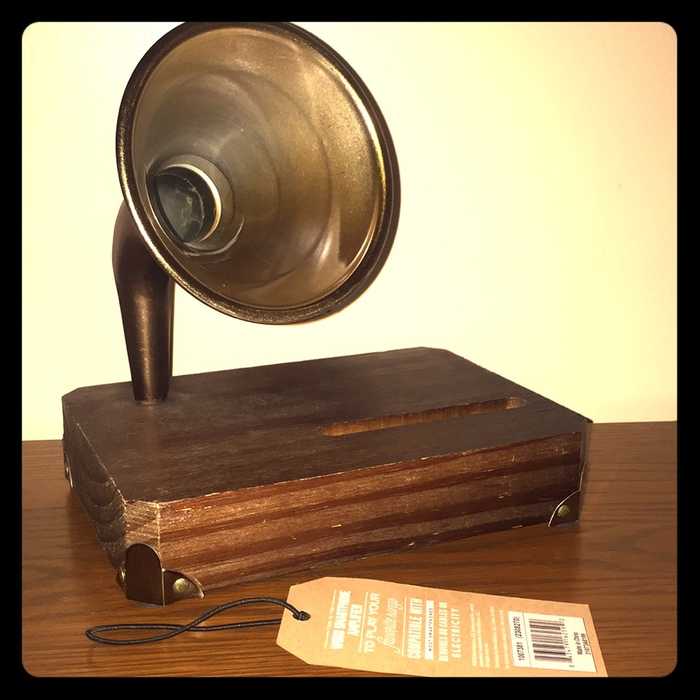 Wood smartphone amplifier